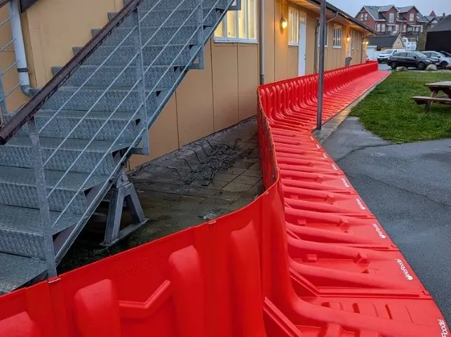 Boxwall-Plastic-flood-barrier-deployed-at-Nyborg-Roklub
